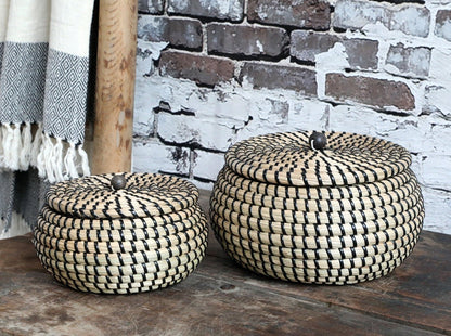Chic Antique York Basket With Lid Set/2